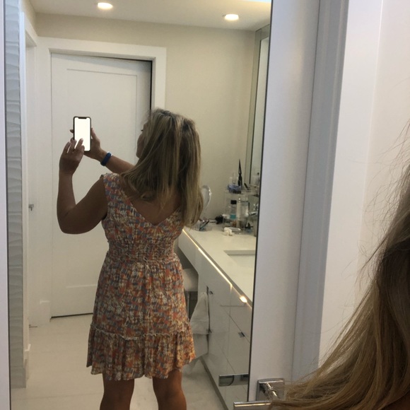 V neck rayon ruffle  Sz sm multi color slip on - Picture 2 of 7